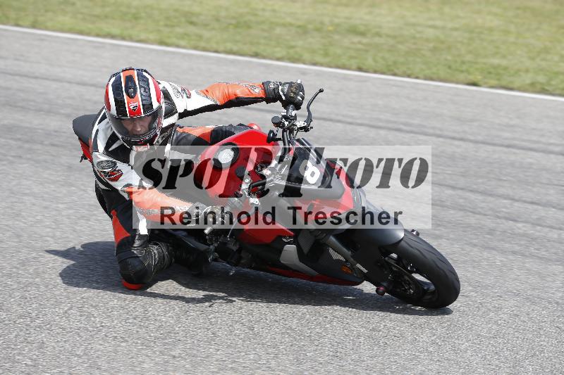 /27 12.06.2025 Ducati Schweiz Trackday Warmup  ADR/gelb-jeaune/8